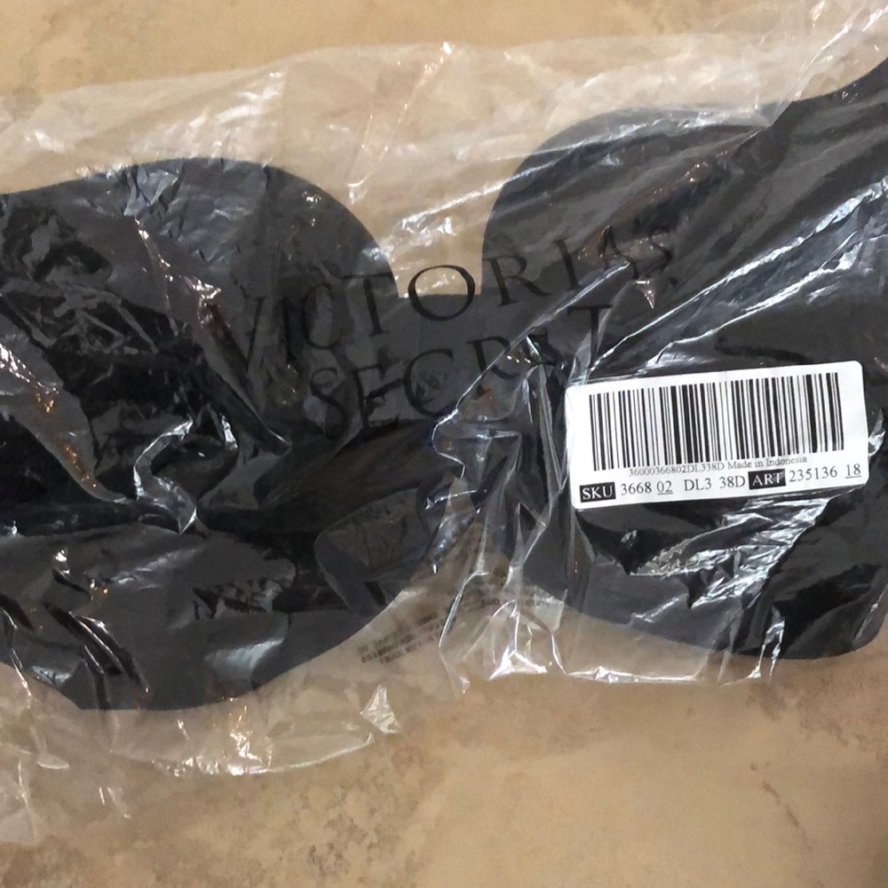 Vitoria’s Secret Bra